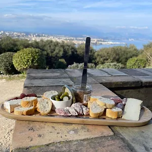 Cozy On The Antibes