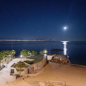 Apartment Antibes: A Nest Perched On The Sea!, Antibes