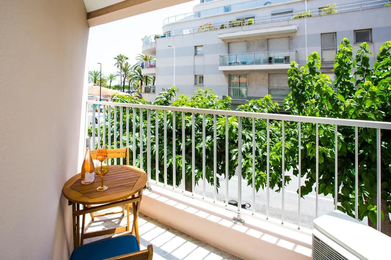 Apartment Romantic Sea View Studio, Steps Away From The Beach Antibes