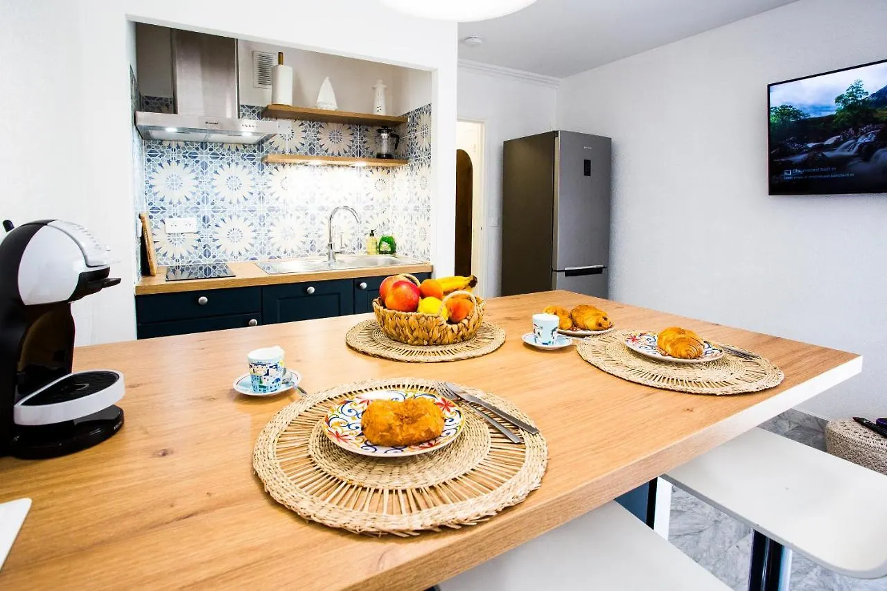 Romantic Sea View Studio, Steps Away From The Beach Antibes
