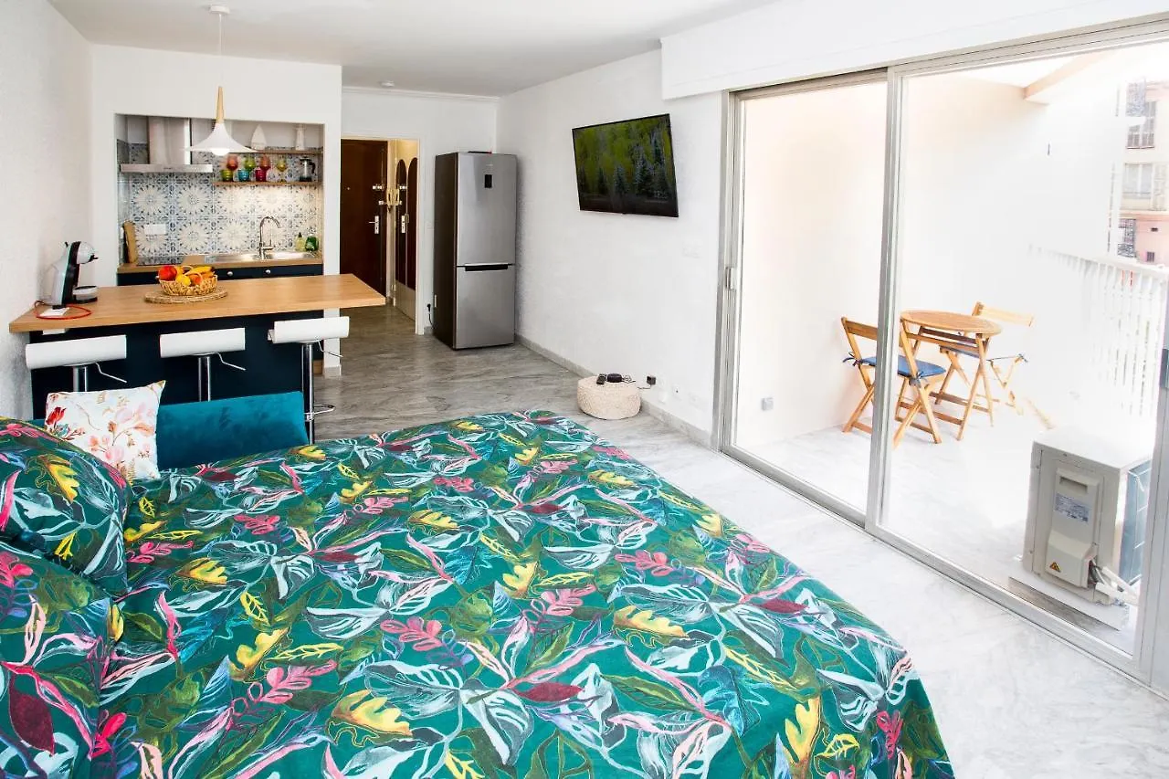 Romantic Sea View Studio, Steps Away From The Beach Antibes 0*,  France